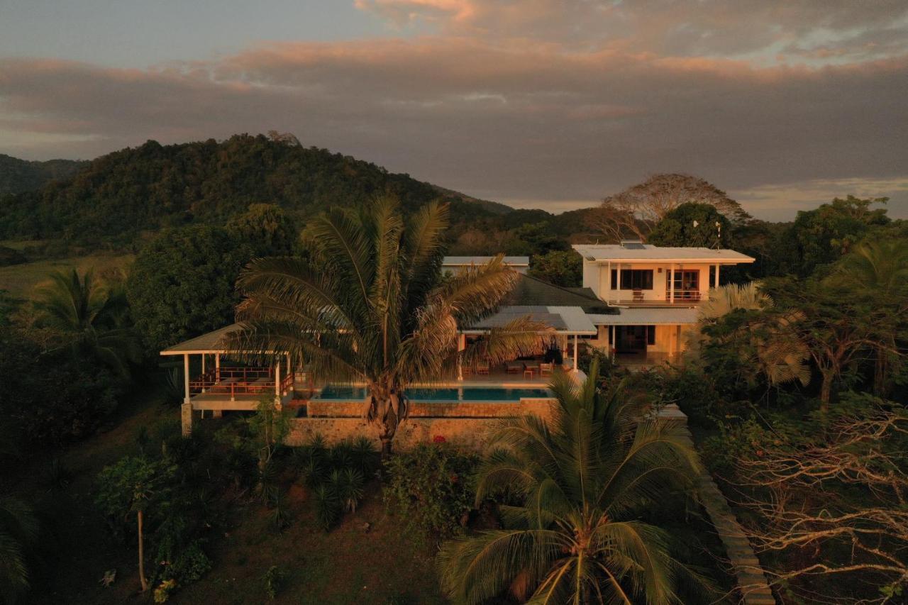 Salvatierra Beachfront Hotel Puerto Coyote 外观 照片